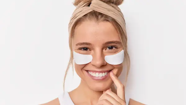 Comment enlever les poches sous les yeux naturellement